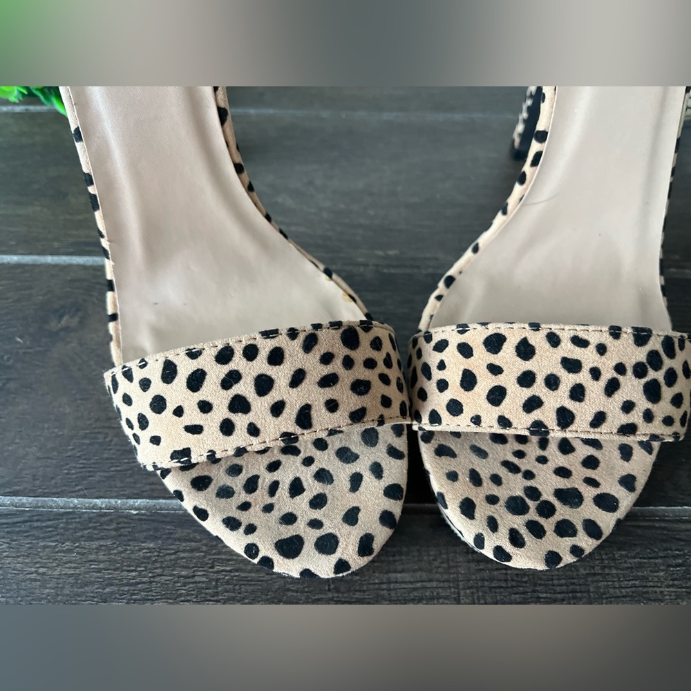 Qupid Faux Suede Cheetah Print Ankle Strap Heels Size 8 - Picture 4 of 13